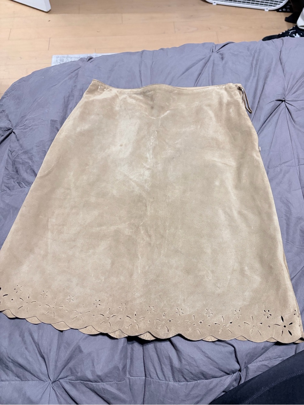 The Limited 100% Leather Suede Skirt Size 2 Tan Floral Cutout Scalloped Italy